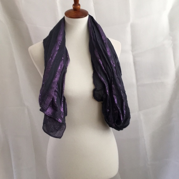 Three very soft different patterned scarves - Picture 1 of 3